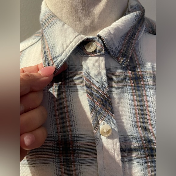 Universal Thread Women Long sleeves Plaid Shirt in medium - Picture 7 of 10